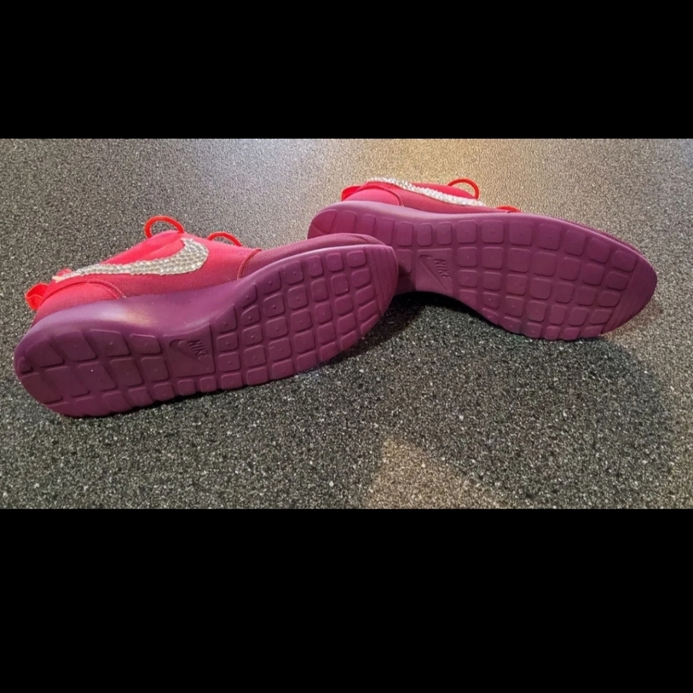 Women's Roshe Nike Sneakers Size 7 Pink Purple Silver Used - Picture 2 of 8